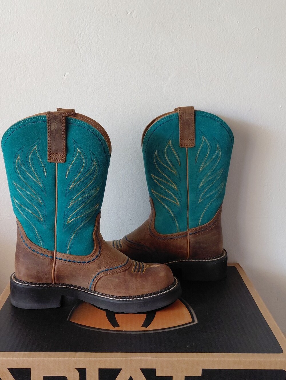 Ariat Probaby Flame Distressed Brown and Turquoise Boots Fatbaby Toe Leather